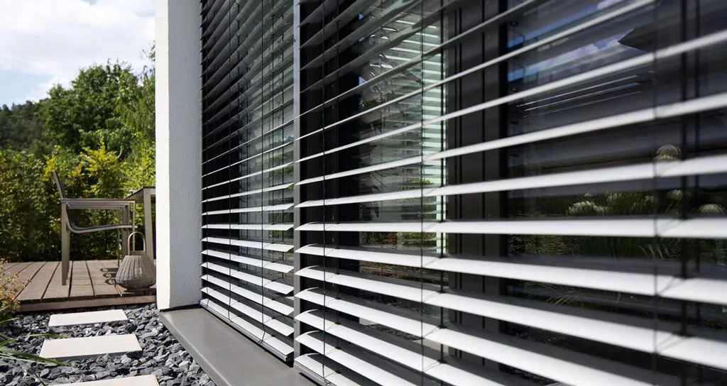 Außenjalousien für das Fenster Außenjalousien