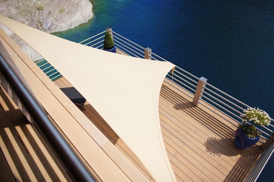 Automatische Terrassenbeschattung mit Fernbedienung Cremefarbenes Sonnensegel