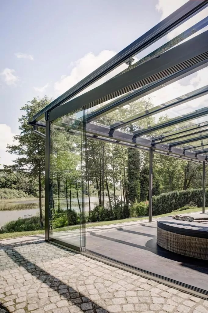 Markise als Sonnenschutz Terrassenüberdachung aus Glas