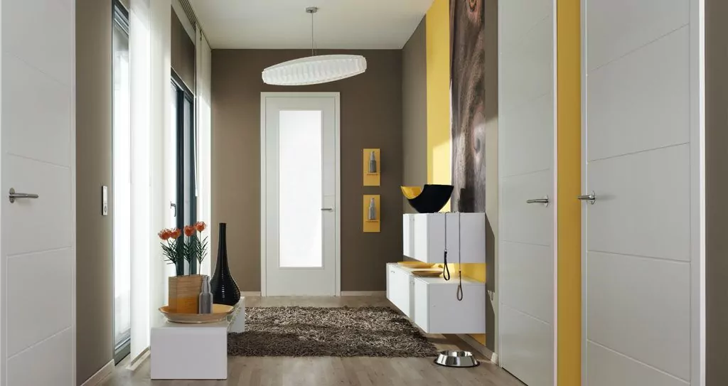 Wohnzimmer mit stilvollen Vorhängen Weiße Flächenvorhänge