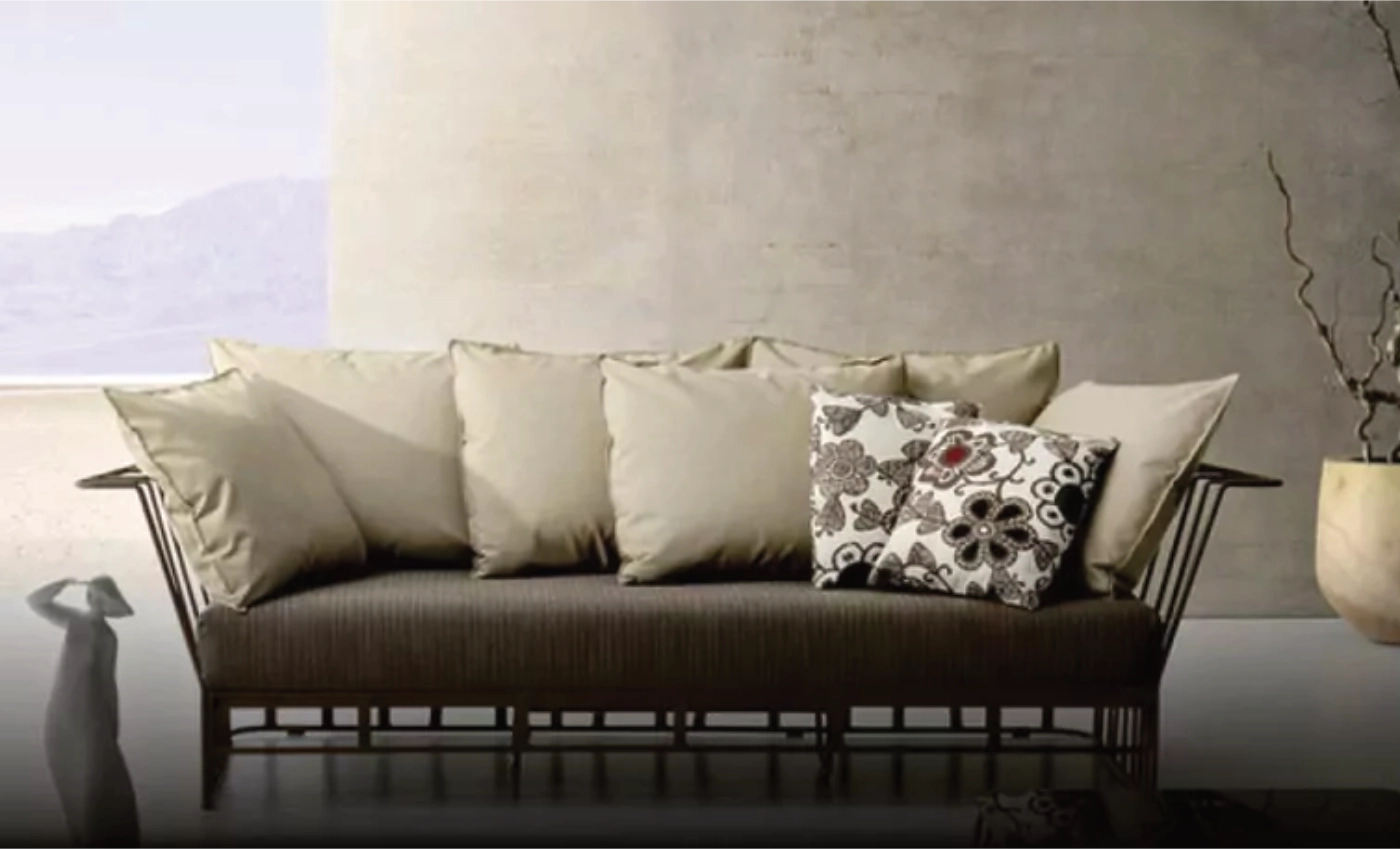 Outdoor Couch mit Kissen