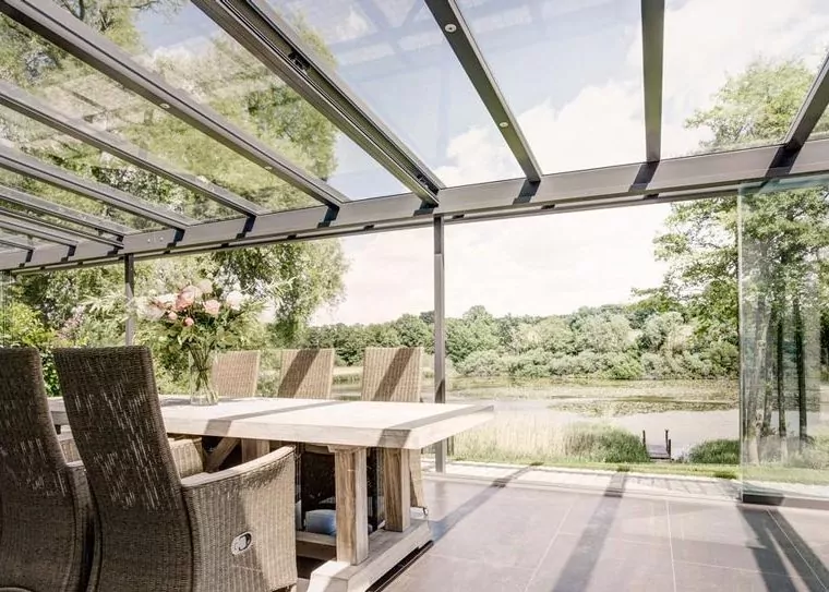 Terrassendach aus Glas und Alu